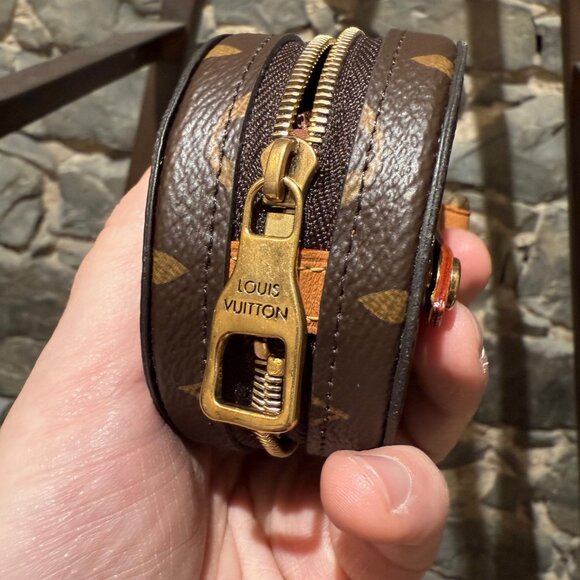 Louis Vuitton FW19 Brown Monogram Legacy Round Coin Pouch Charm - Picture 6 of 12